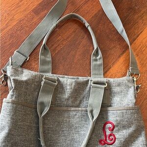 Elegant Gray Shoulder Bag with Red Detail